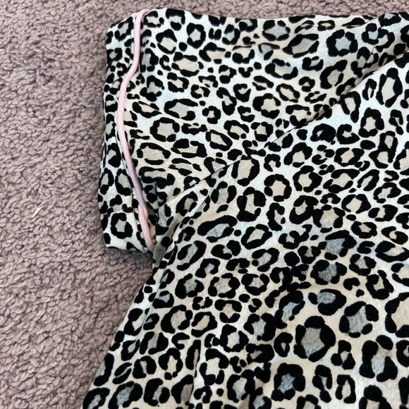 Joyspun Animal Print Women’s PJ Set w Pockets

Size M - Picture 7 of 13
